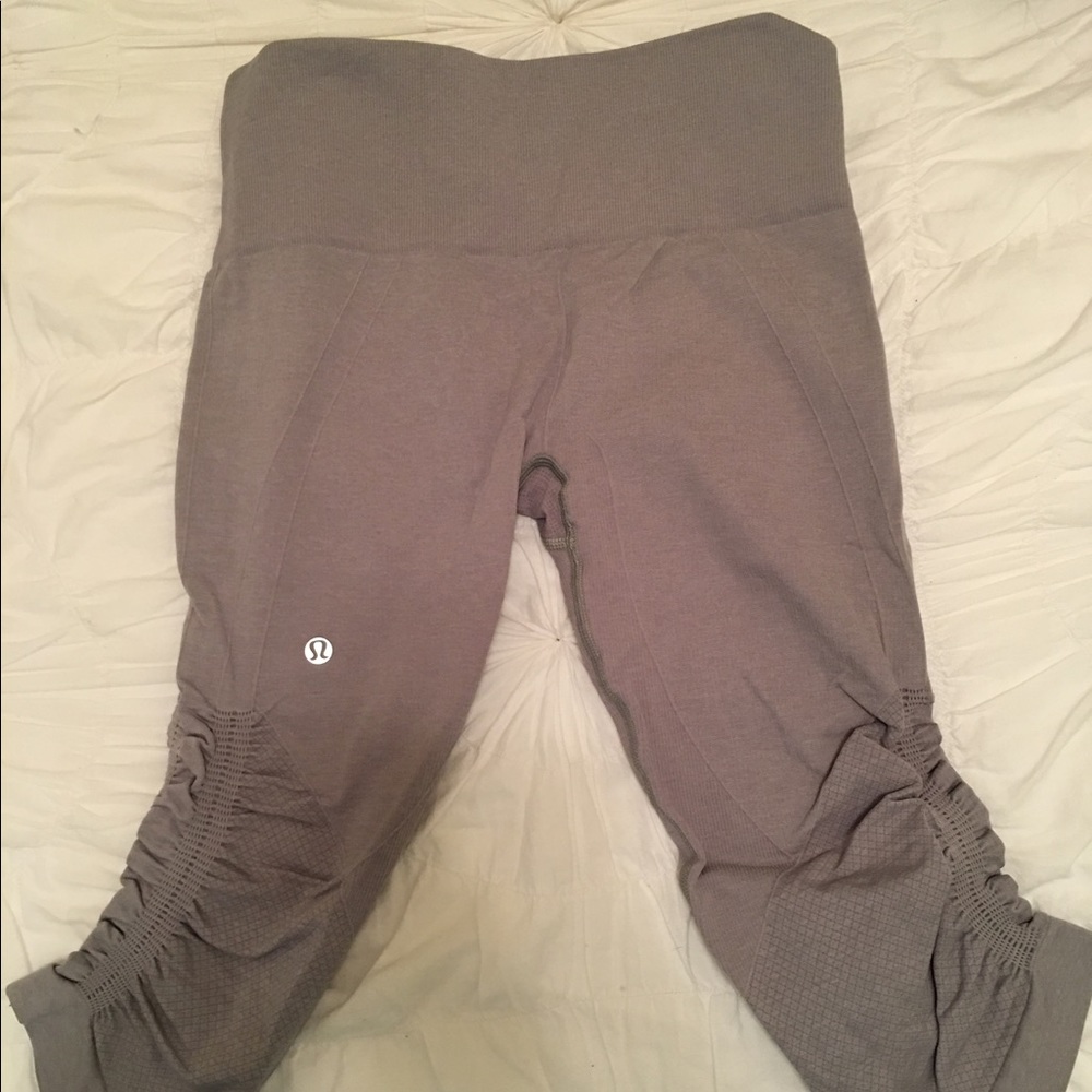 Lululemon flow and go crop