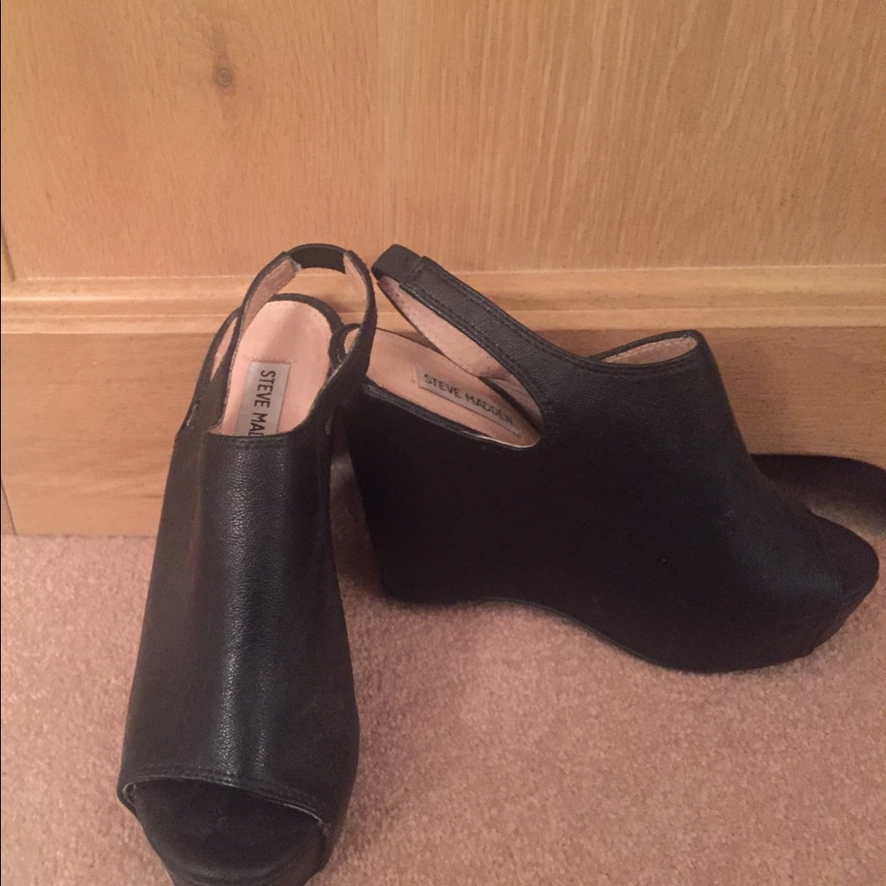 Steve Madden Leather Wedge
