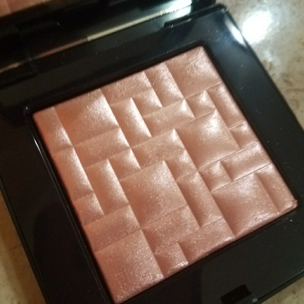 Opal Glow highlighter