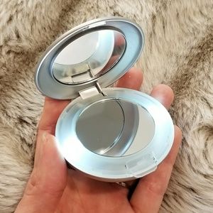 Artistry light up compact mirror