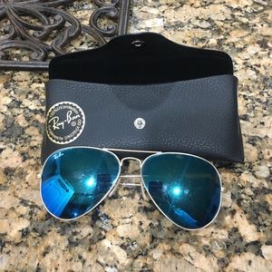 Ray-Bans aviators