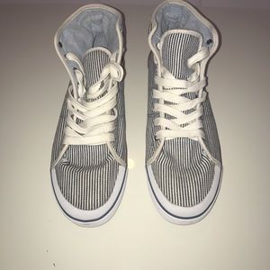 High top material sneakers