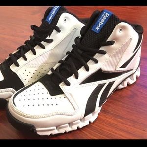 Reebok men's 6 Youth 5.5 ZigNano Basketball Shoes