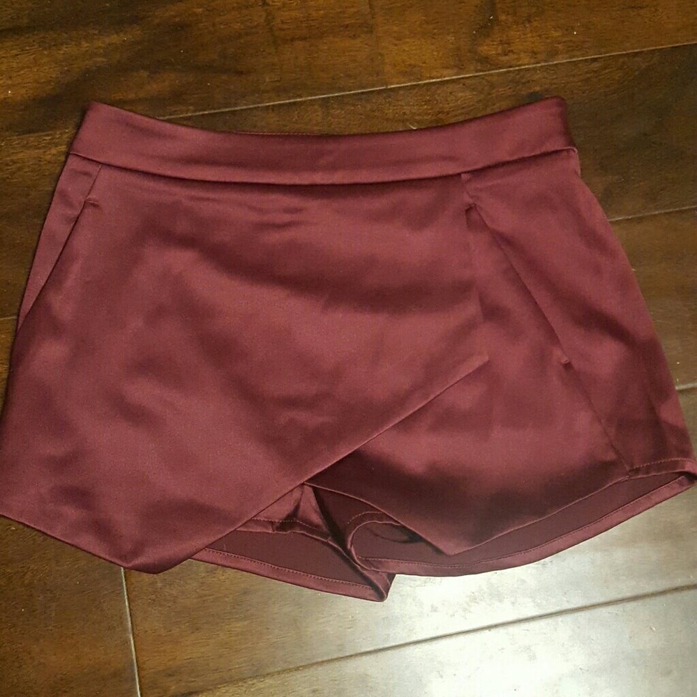 Express asymmetrical shorts, size 00, maroon