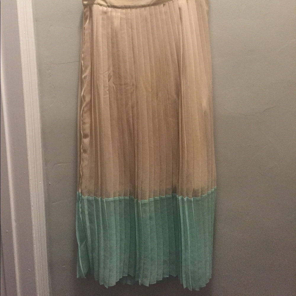 Forever 21 two tone pleated skirt (cream and mint)