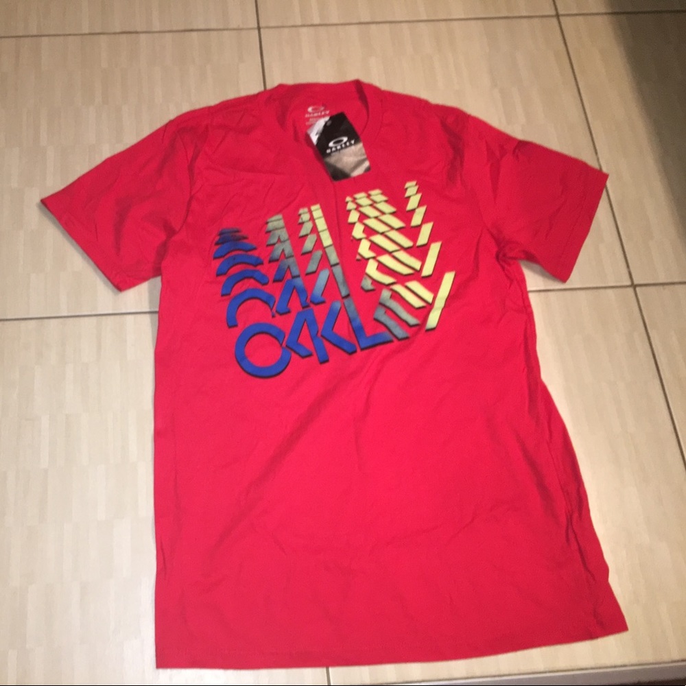Red Oakley t-shirt size medium