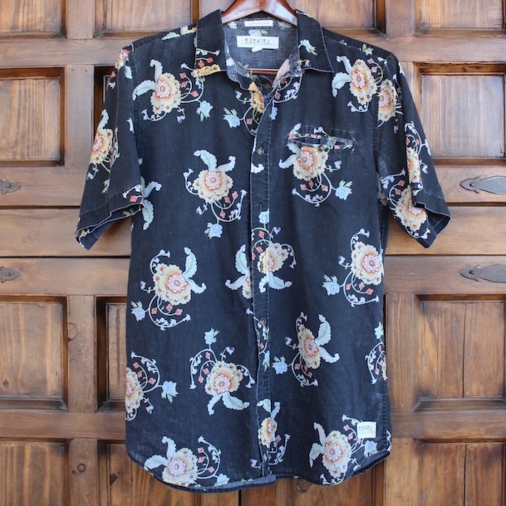 L Ezekiel Blue Flower Print Button Up Shirt