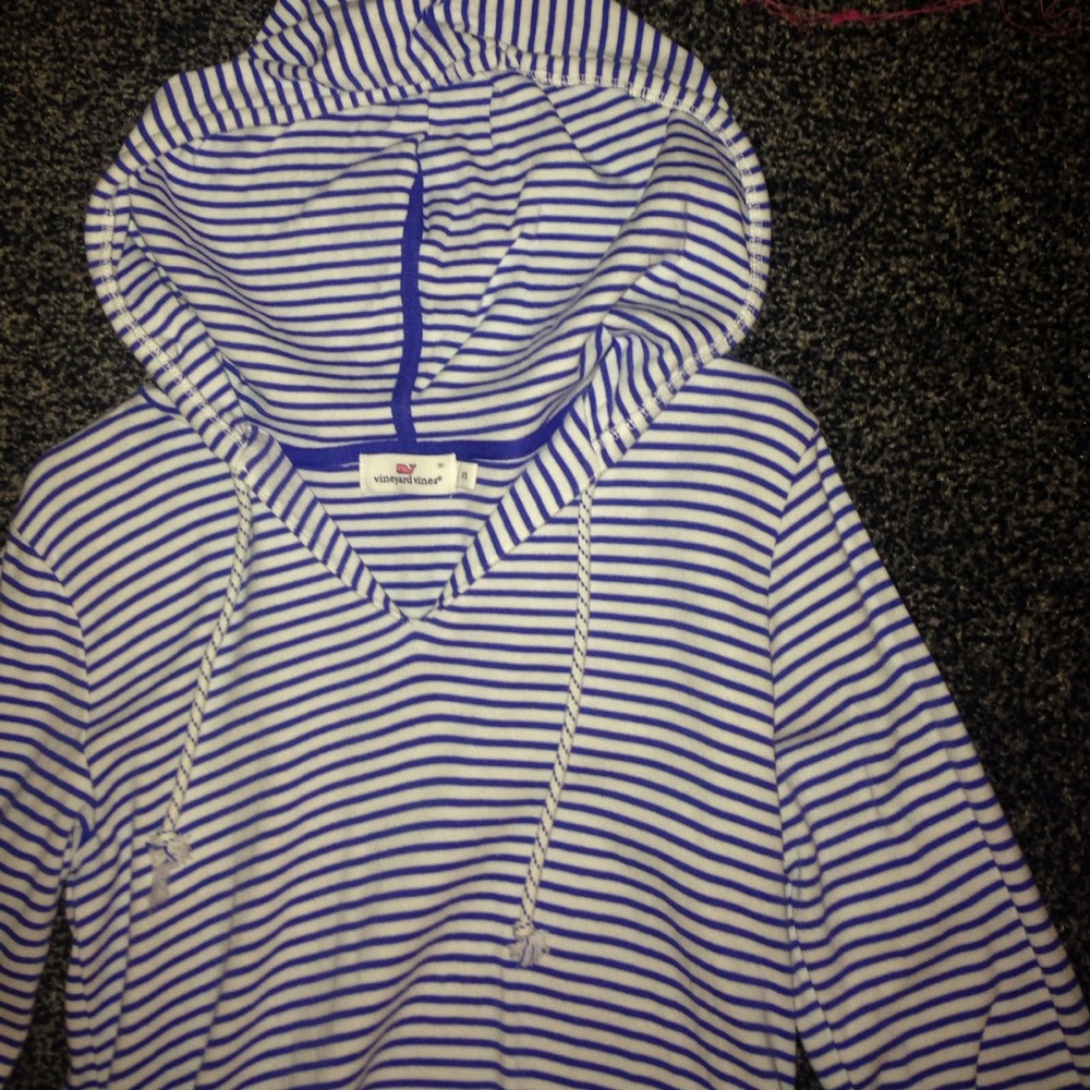 Vineyard vines sweatshirt dress.