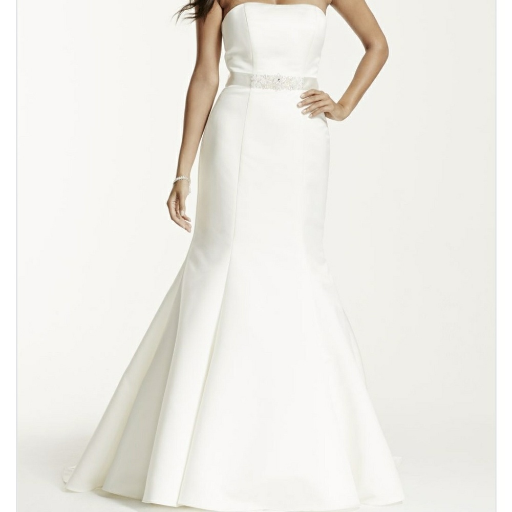 Like New Strapless Satin Wedding Gown