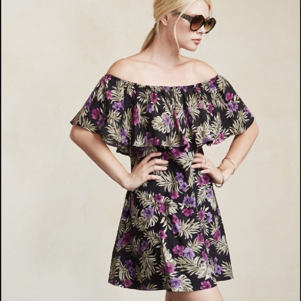 XS Reformation Off the Shoulder Dress