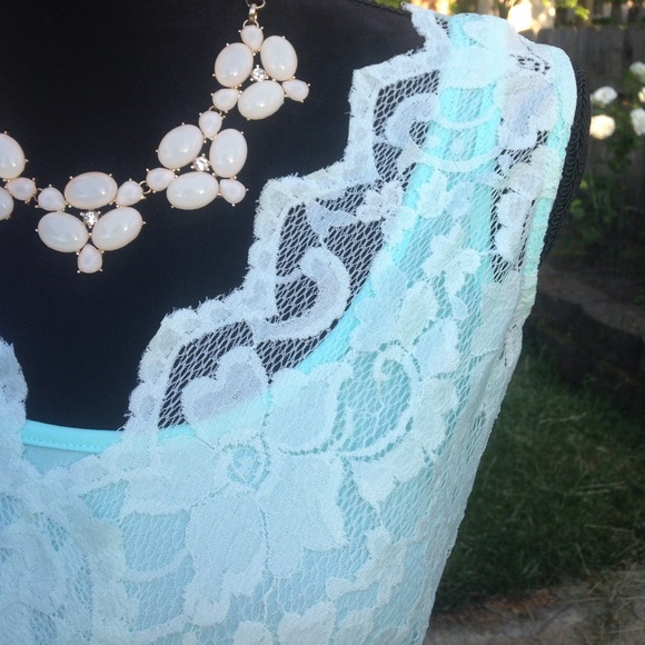 Gorgeous mint lace tank - Picture 4 of 7