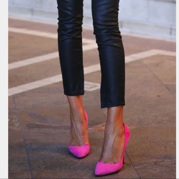 Vince Camuto Shoes - 🌺HP🌺 Vince Camuto pink/purple suede pump