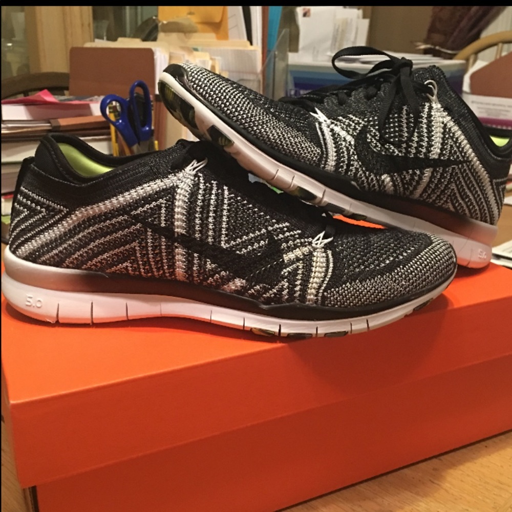 NEW Nike Free Run FlyKnit