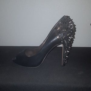 Peep toe spike