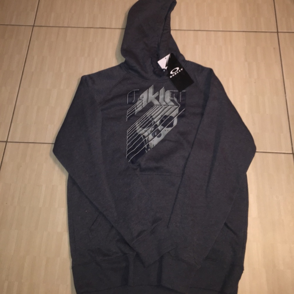 Gray Oakley hoodie size medium new with tags