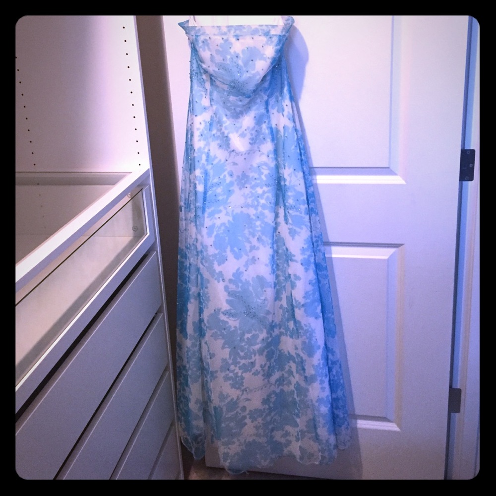 Beautiful lightweight prom dress