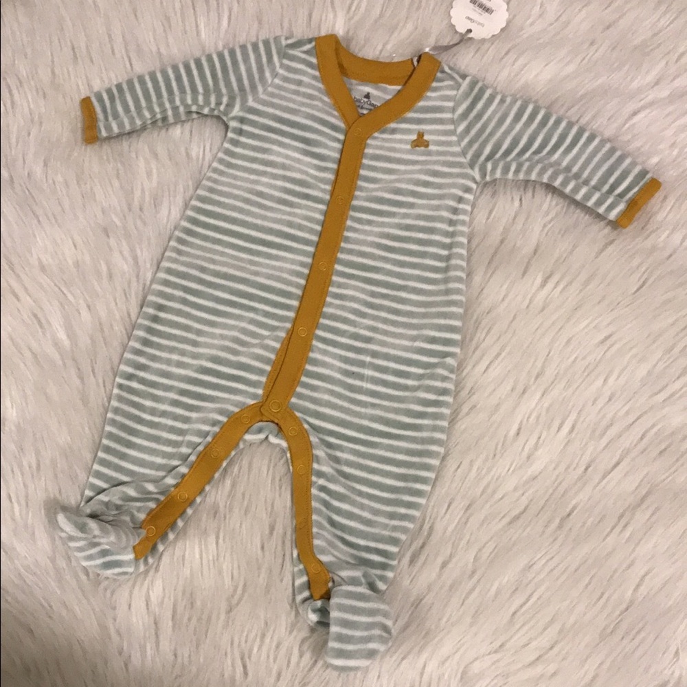 NWT baby gap footie. Size 0-3m. $12
