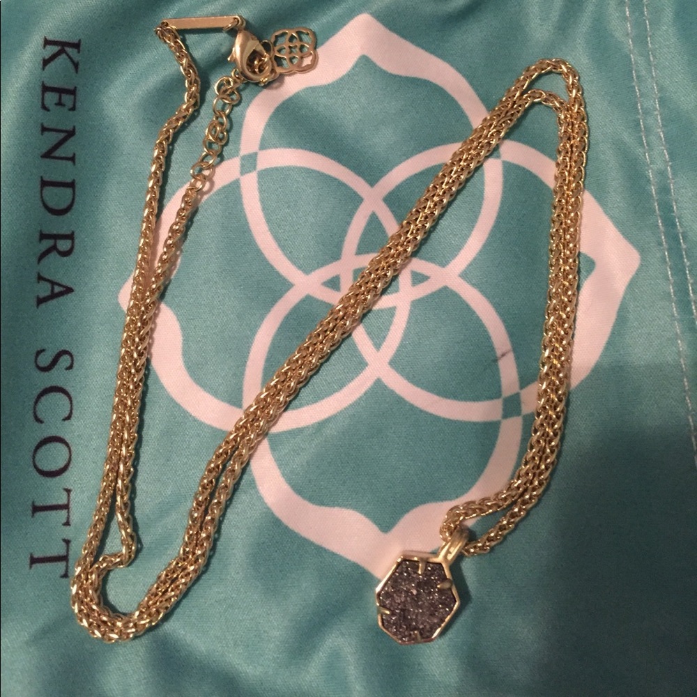 Kendra Scott Oliver necklace