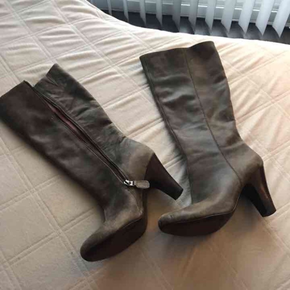 Women's fossil heel boots! Size 9!
