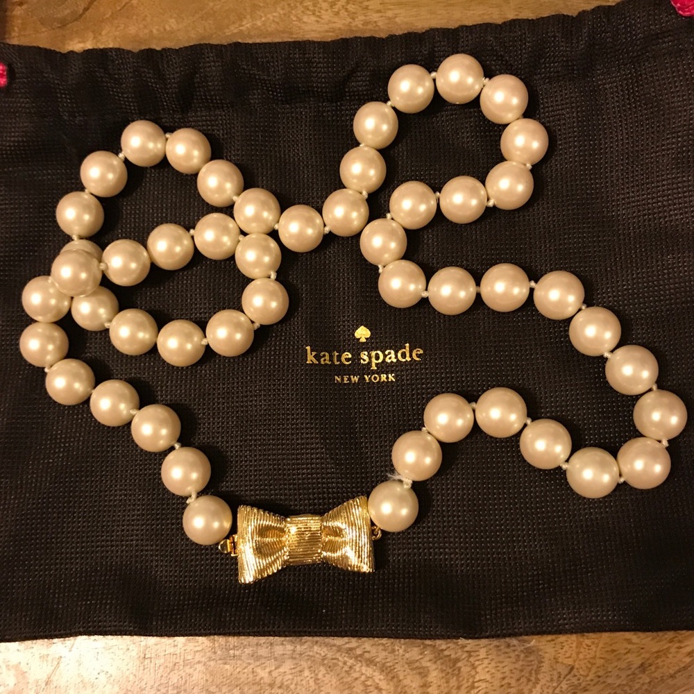 SALE 🔥Kate Spade Pearl Necklace with Gold Bow