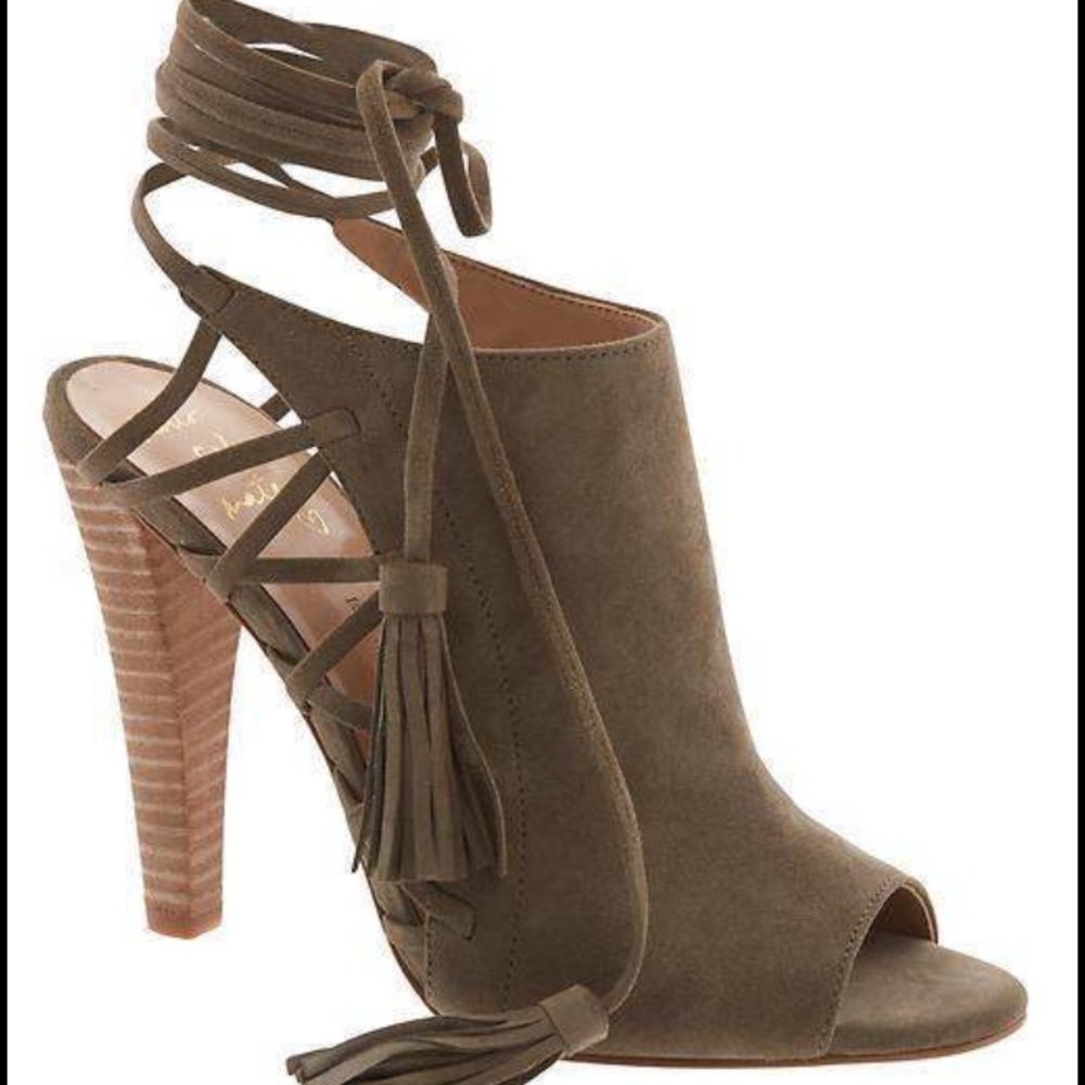 Banana Republic Deborah Ankle Tie Pump Sz 9