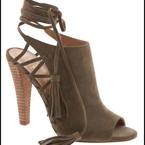 Banana Republic Deborah Ankle Tie Pump Sz 9