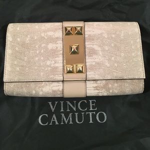 Vince Camuto clutch w/gold hardware