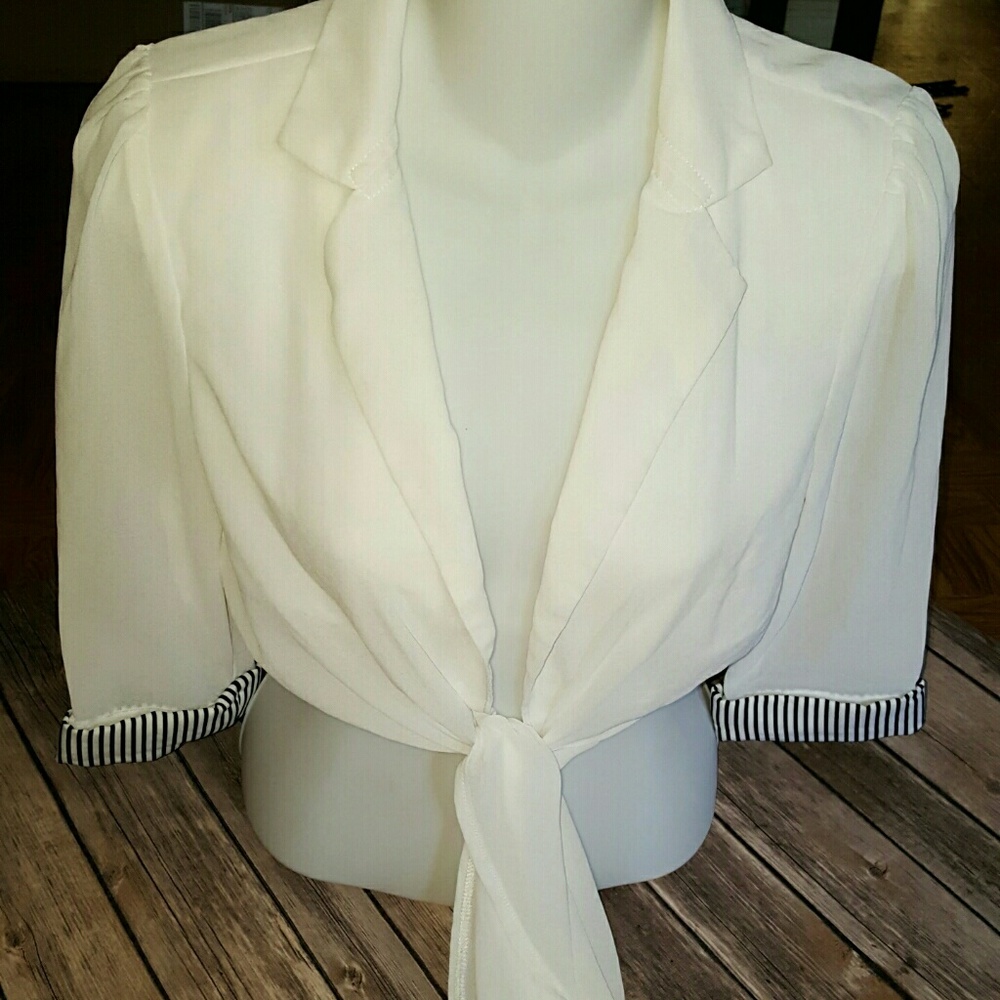 Double Zero Sheer half sleeve Deep Neck Crop top