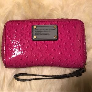MBMJ Classic Q Wristlet Zip Wallet, Pop Pink