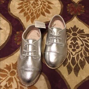NWT Metallic Silver Oxfords