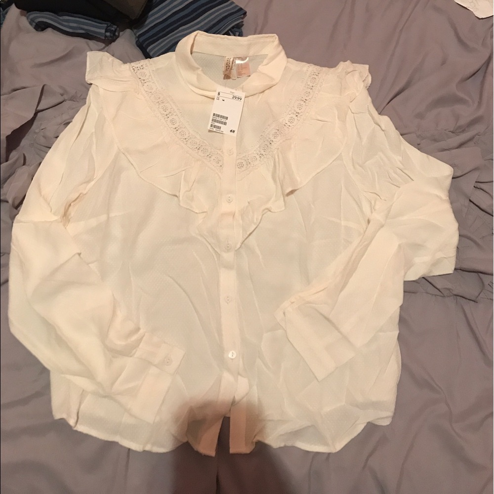 ❌SOLD❌Ruffled blouse