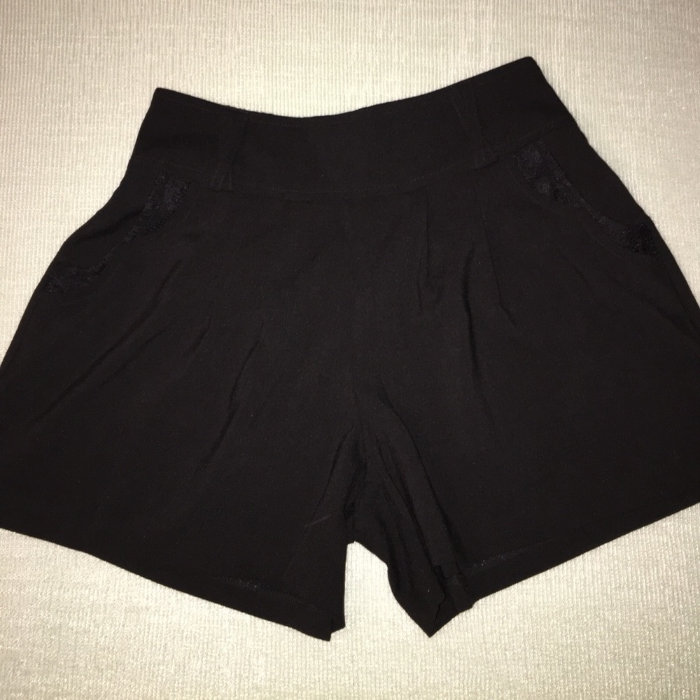 Black elastic waist shorts