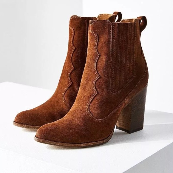 Dolce Vita suede tan brown conway ankle bootie - Picture 2 of 8