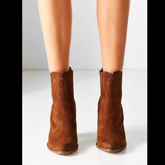 Dolce Vita suede tan brown conway ankle bootie - Picture 3 of 8