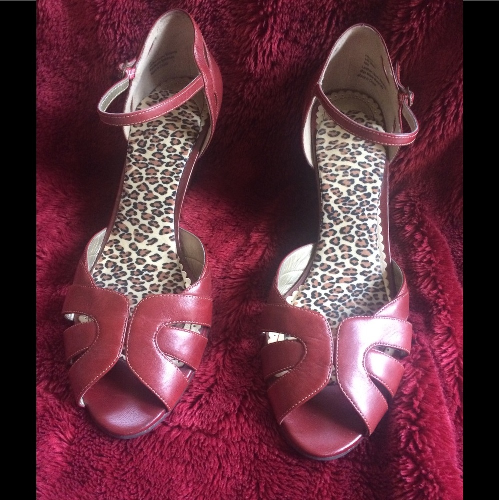 PEEP TOE SANDALS