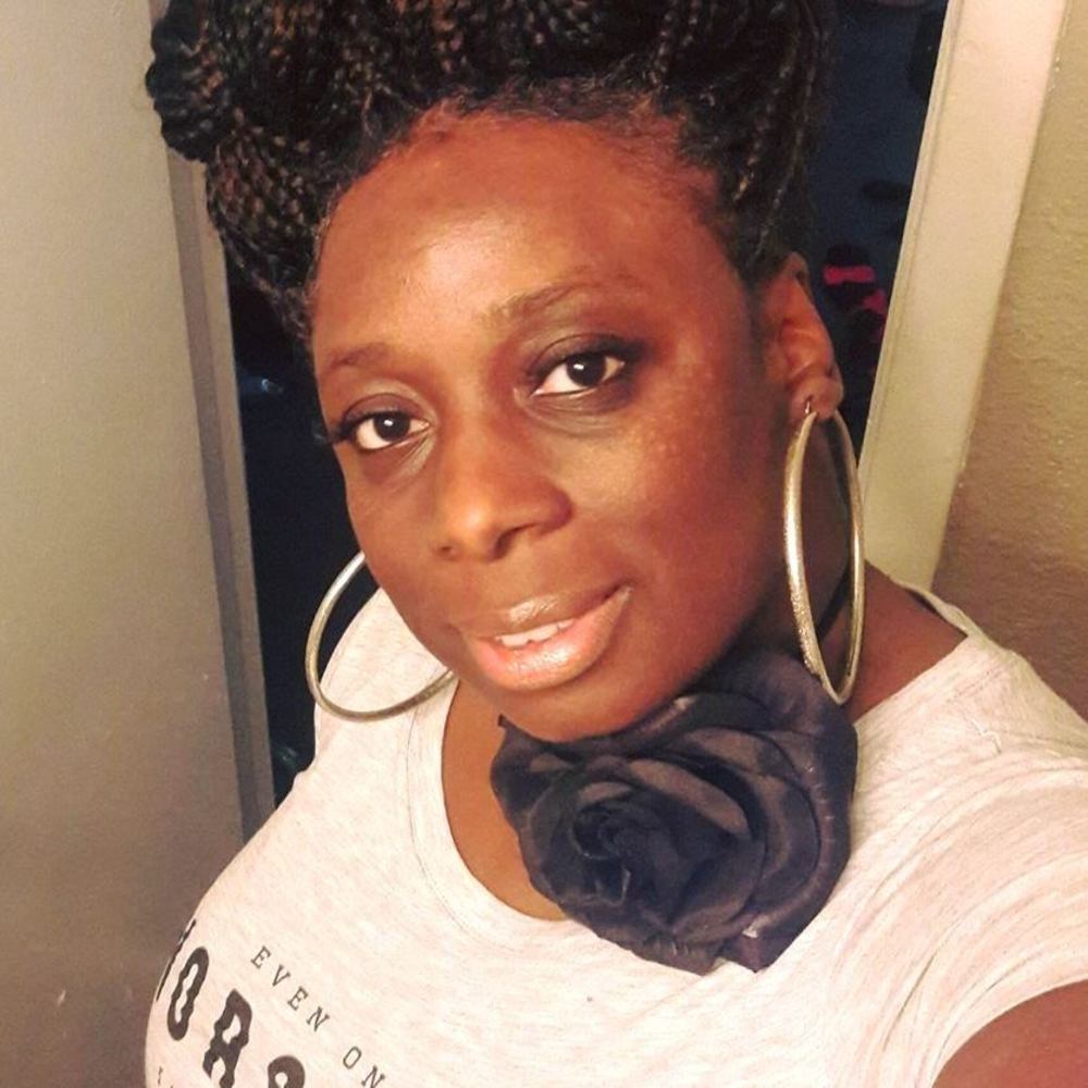 Meet your Posher, Adra