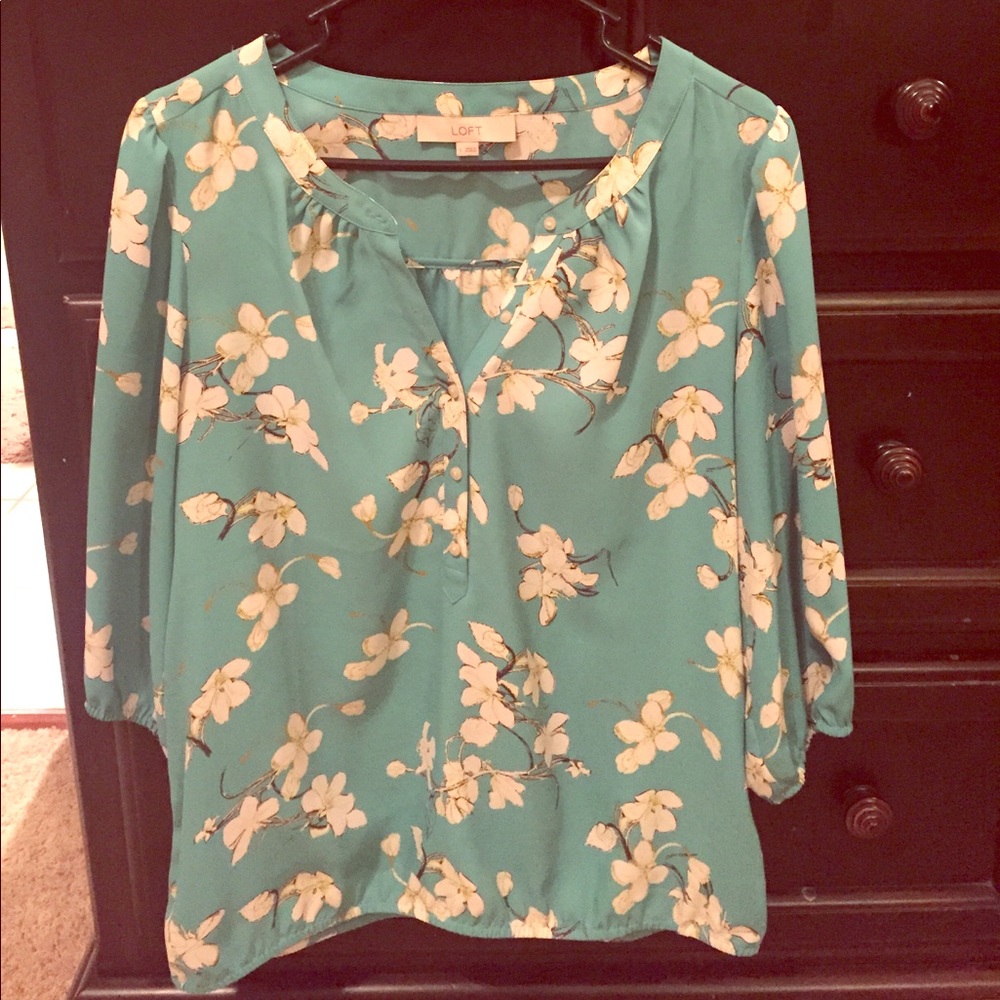 Spring blouse from the Loft🌸