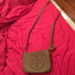 tan cross body tory burch purse