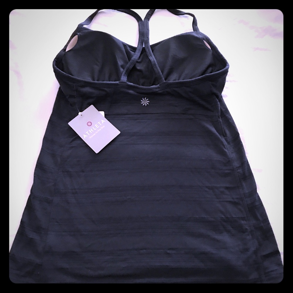 Form fitting Athleta yoga/work out tank. NWT black