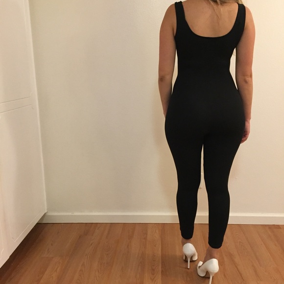 •LAST ONE• Cut Out Black Tank Jumpsuit - Picture 3 of 7