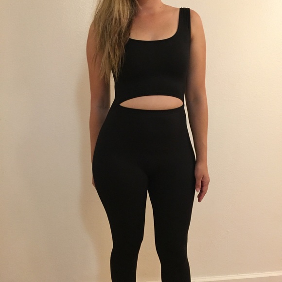 •LAST ONE• Cut Out Black Tank Jumpsuit - Picture 4 of 7