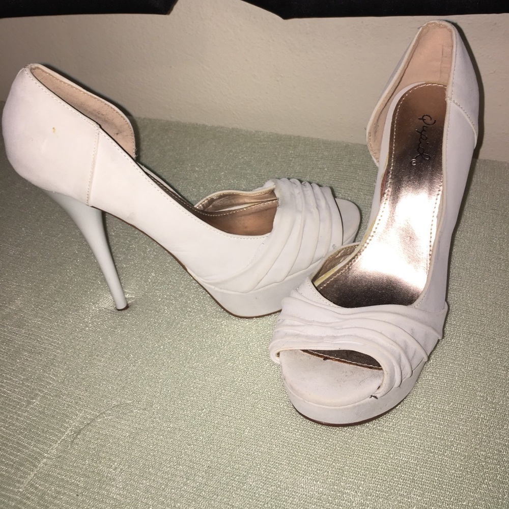 White peep toe pumps