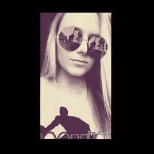 Meet your Posher, Brittney