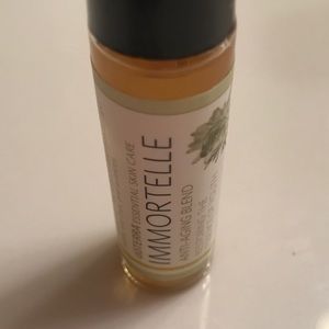 doTERRA Makeup - doTerra Immortelle Anti-Aging Rollerball-Like New doTERRA Makeup - doTerra Immortelle Anti-Aging Rollerball-Like New