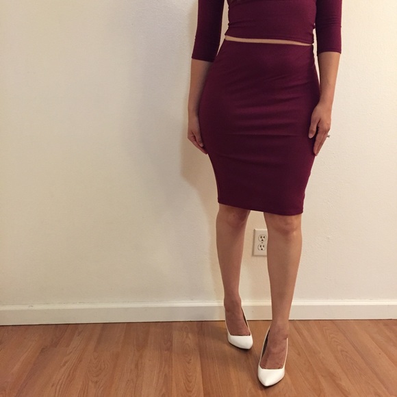 •LAST 1• Wine Ribbed Off The Shoulder Top & Skirt - Picture 4 of 7