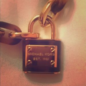 Super cute Michael kors chain link necklace