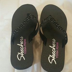 Skechers yoga foam platform sandals