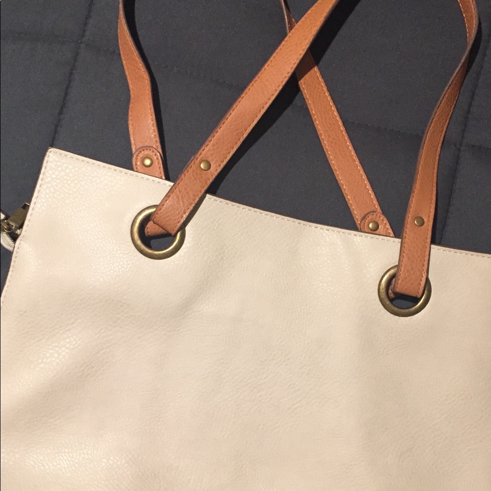 Cute Carlos Santana Beige Purse!!
