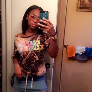 Meet your Posher, Saraya