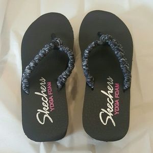 Skechers yoga foam 3in. Platform sandals
